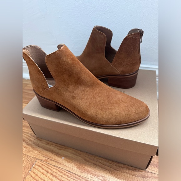 Steve Madden ankle boot with cut out - Picture 1 of 9